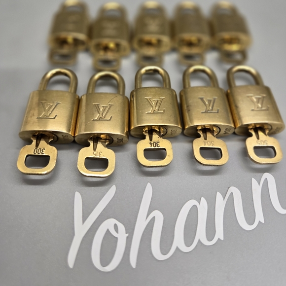 SOLD! PICK ONE: EUC Louis Vuitton 300s lock and keys brass - Picture 5 of 6